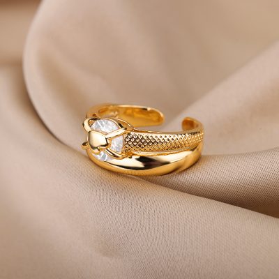 Elegant gold and silver heart-shaped ring with sparkling gemstones, perfect for women’s jewelry and special occasions. Crafted for style, beauty, and luxury in fine jewelry collections.
