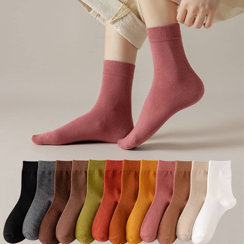 Comfy colorful ankle socks display, casual minimalistic style, Monalisa Store, quality cotton socks for comfortable everyday wear, diverse color options, perfect for women and men, cozy and breathable socks for all seasons.