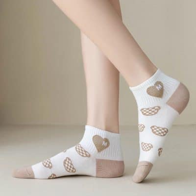 Knitted ankle socks with heart and checkered pattern, beige and white, fashion accessories for women, Monalisa Store.