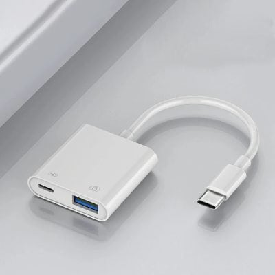 USB-C to USB-A hub adapter for smartphones and tablets, ideal for data transfer and device connection.