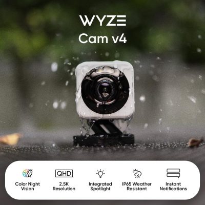 High-quality action camera waterproof in rainy weather, ideal for outdoor sports photography and video recording, featuring night vision, 2.5K resolution, integrated spotlight, IP65 weather resistance, and instant notifications.
