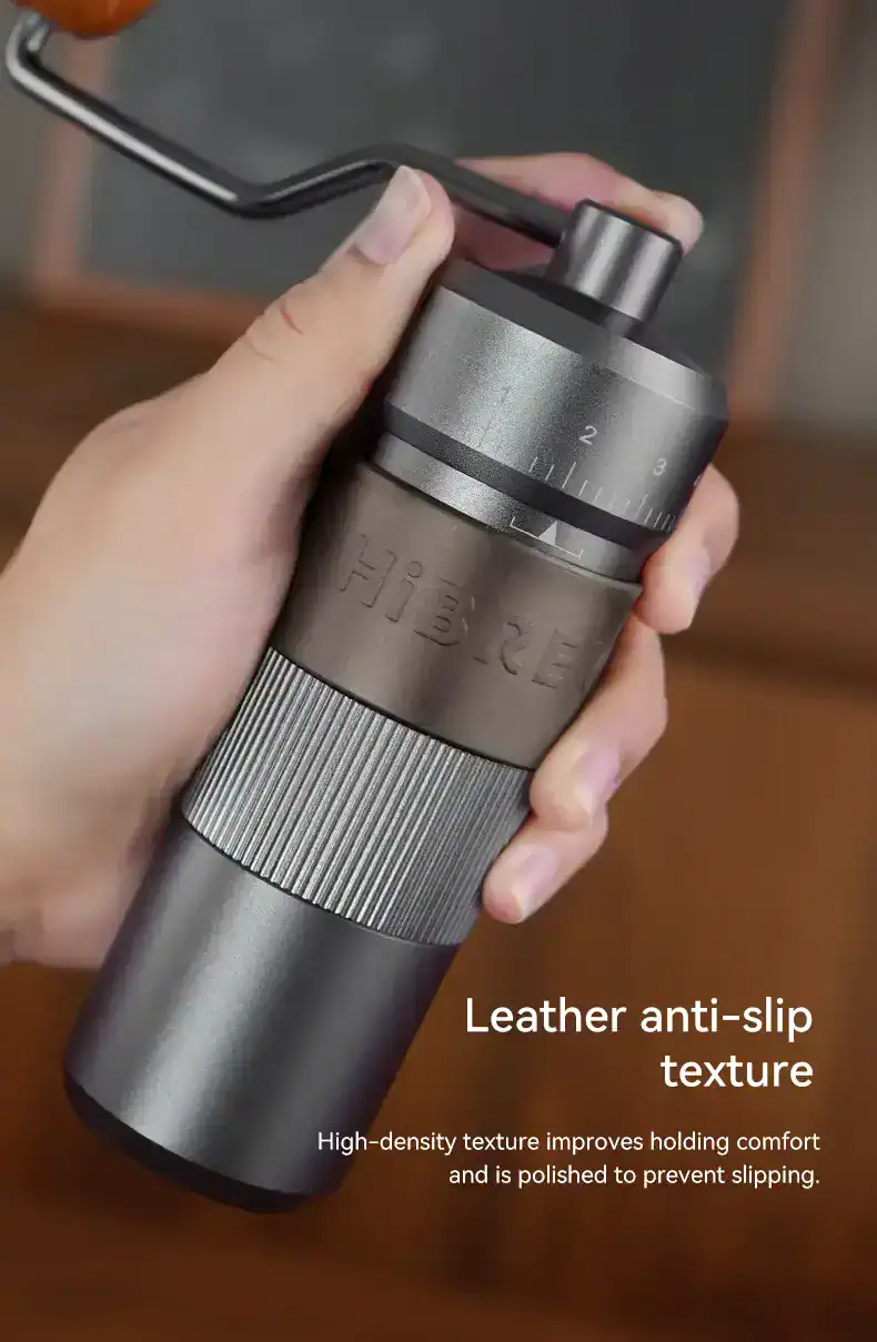 Stainless steel thermos with leather anti-slip texture for improved grip and comfort.