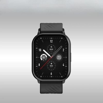 Smart black smartwatch with fitness tracking, step counter, and heart rate monitor, ideal for health-conscious users.