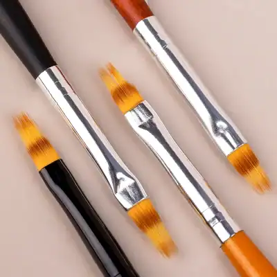 Fine art paintbrushes with wooden handles and high-quality bristles, ideal for professional painting and artistic projects. Perfect tools for artists and creatives.