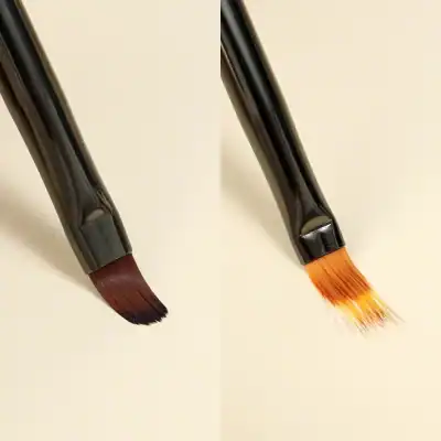 Brushes for eyelash extensions and medical aesthetics at Monalisa Store, professional tools for beauty and skincare treatments, high-quality eyelash extension brushes, and cosmetic application brushes for salon use.