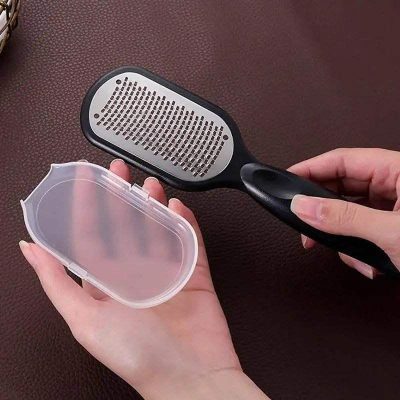 Microfiber lens cleaning brush with protective case for eyeglasses and optical lenses.