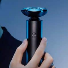 Electric shaver for men, close-up of modern electric razor on blue background, grooming and shaving, men's personal care, Monalisa Medical.