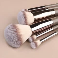 Luxurious makeup brushes with soft bristles and sleek metallic handles, ideal for professional beauty and cosmetic application. Perfect for achieving a flawless makeup look.