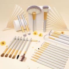 High-quality makeup brushes and tools for professional and beauty use at Monalisa Store, perfect for beauty, skincare, and cosmetic applications.
