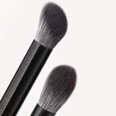 Luxurious makeup brushes for precise application and blending, perfect for professional and everyday beauty routines. High-quality cosmetic tools from Monalisa Store.