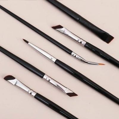 High-quality makeup brushes set for professional and everyday use, perfect for cosmetics application, blending, and detailed makeup artistry at Monalisa Store.