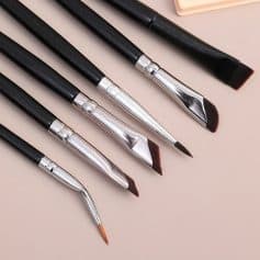 Precise makeup brushes set for professional and everyday beauty applications at Monalisa Store, perfect for creating flawless looks and defining your eyes, lips, and face.