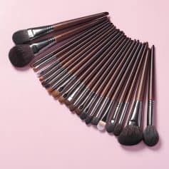 High-quality makeup brushes set for cosmetics application at Monalisa Store, featuring a variety of professional brushes for foundation, blush, eyeshadow, and more. Perfect for beauty enthusiasts and professionals.
