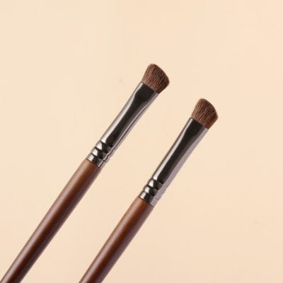 Soft-bristle makeup brushes for professional cosmetic application and skincare routines. Perfect for eyeshadow, blending, and face makeup. High-quality, stylish, and designed for beauty enthusiasts.