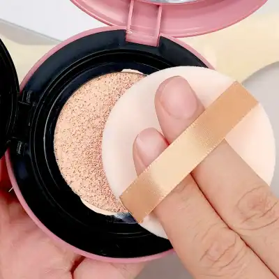 Pressed powder foundation with applicator pad, ideal for quick makeup touch-ups, offers a smooth, matte finish for a flawless complexion. Perfect for portable, on-the-go beauty routines.