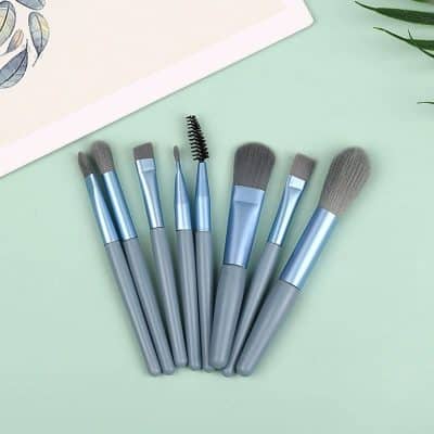 Professional makeup brush set for flawless beauty and skincare application, ideal for cosmetic professionals and enthusiasts. High-quality brushes for face, eyes, and eyebrows.