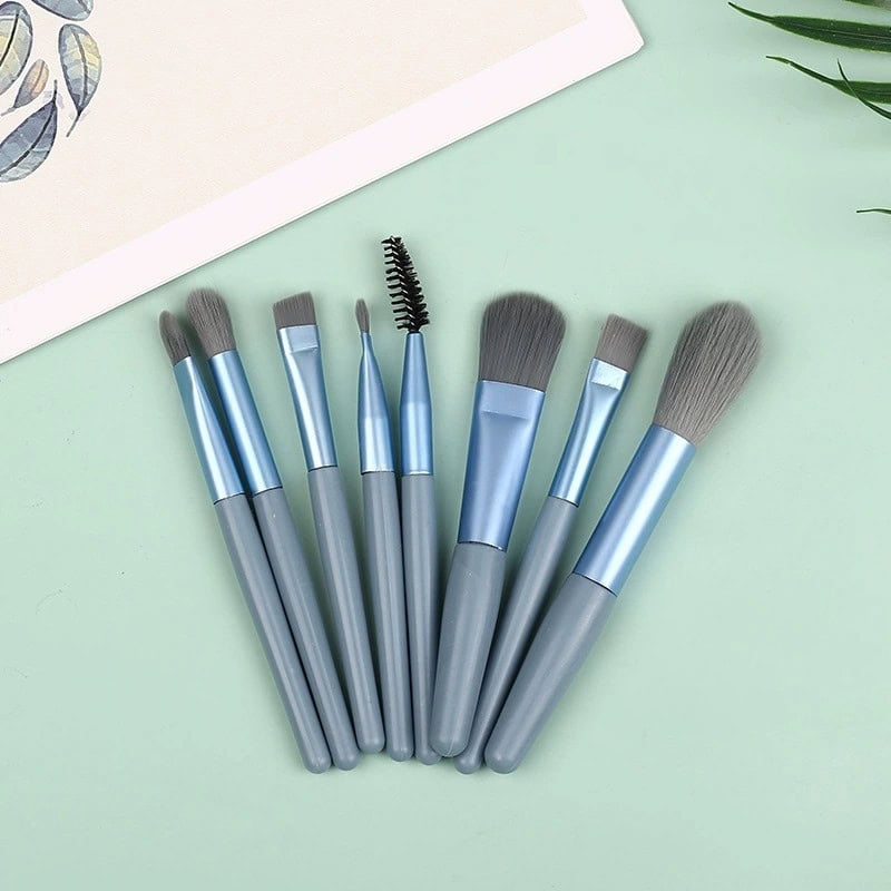 Professional makeup brush set for flawless beauty and skincare application, ideal for cosmetic professionals and enthusiasts. High-quality brushes for face, eyes, and eyebrows.