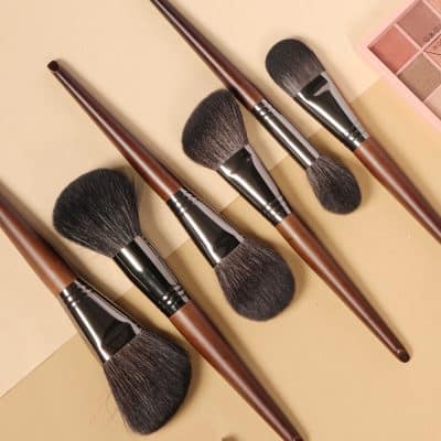 Soft angle brushes and makeup brush set for professional beauty applications. Perfect for foundation, blush, contouring, and eyeshadow blending. High-quality, durable synthetic bristles.