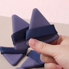 Soft gray fashion accessories with black elastic straps, ideal for elegant eyelash extensions or beauty treatments. Perfectly designed for professional use and premium cosmetic services.