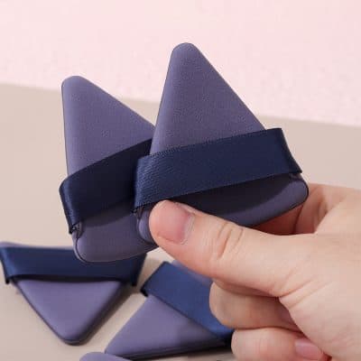 Soft gray fashion accessories with black elastic straps, ideal for elegant eyelash extensions or beauty treatments. Perfectly designed for professional use and premium cosmetic services.