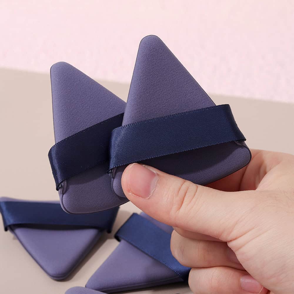 Soft gray fashion accessories with black elastic straps, ideal for elegant eyelash extensions or beauty treatments. Perfectly designed for professional use and premium cosmetic services.