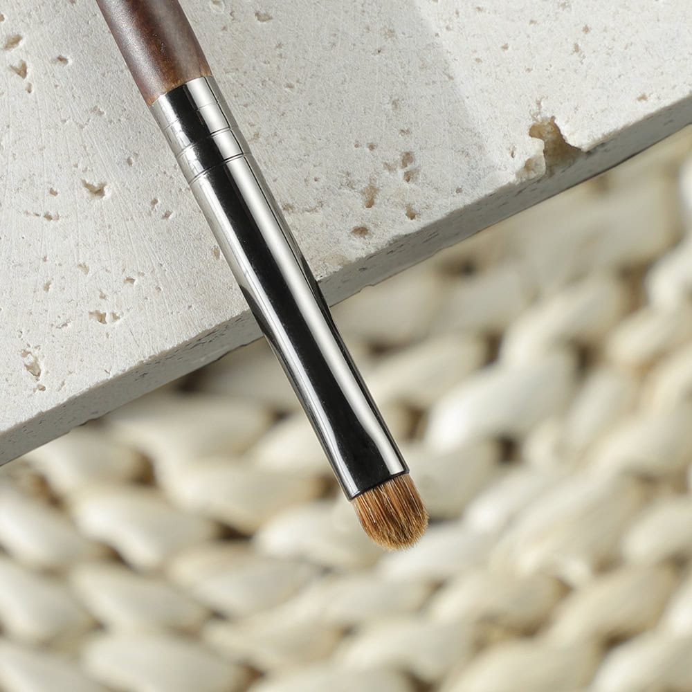 Precision makeup brush for flawless beauty application, ideal for face, eye, and concealer, crafted with soft, high-quality bristles for a professional finish.