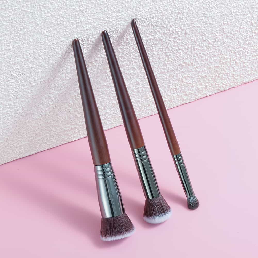 Soft-focus makeup brushes with wooden handles and synthetic bristles, ideal for skincare and cosmetic application at Monalisa Store.