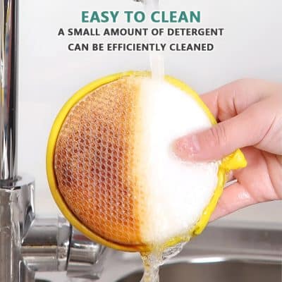 Cleaning a honeycomb with a small amount of detergent effectively removes dirt and impurities, ensuring pure, high-quality honey. Easy to clean process for hassle-free maintenance and hygiene.