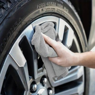 Efficient car tire cleaning and maintenance at Monalisa Store, specializing in automotive services and high-quality tire care solutions.