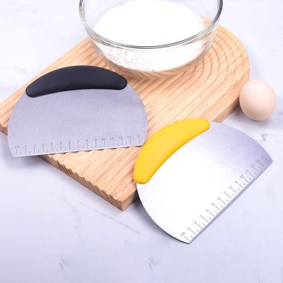 Eyebrow razor shavers with ergonomic handles and precise measuring scales on a wooden board, used for professional eyebrow grooming and shaping.