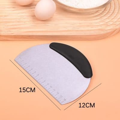 Ergonomic eyelash extension ruler with black grip for precise measurements, suitable for beauty salons and eyelash artists. Compact 15cm x 12cm size for easy handling and accurate application.