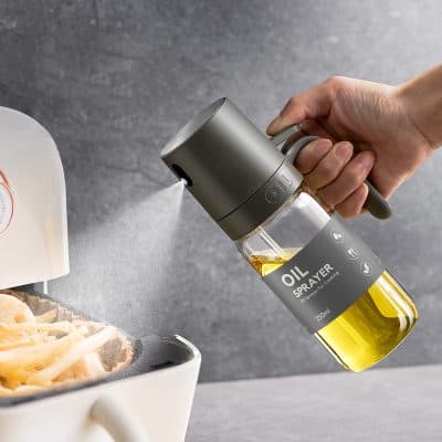Gentle oil spray bottle for cooking and culinary use.