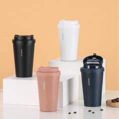 Stainless steel travel mugs in black, white, pink, and navy blue featuring leak-proof lids, perfect for on-the-go coffee or tea. Stylish and durable, ideal for daily use and maintaining beverages' temperature.