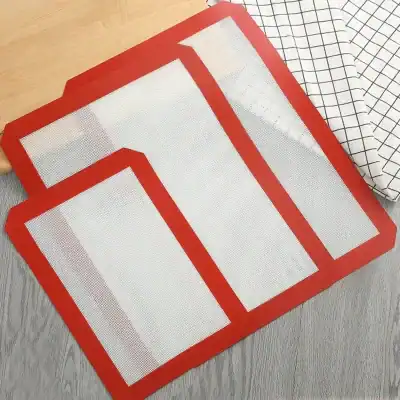 Heat-resistant baking silicone mold in the shape of a number one for desserts and chocolates. Perfect for creative baking projects and personalized treats.