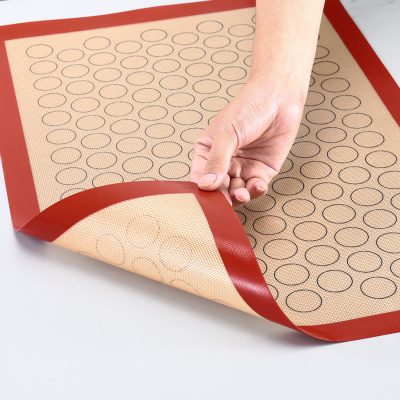 Silicone baking mat with circular patterns, perfect for pastries and desserts, non-stick surface, reusable, and heat resistant. Ideal for professional and home baking.