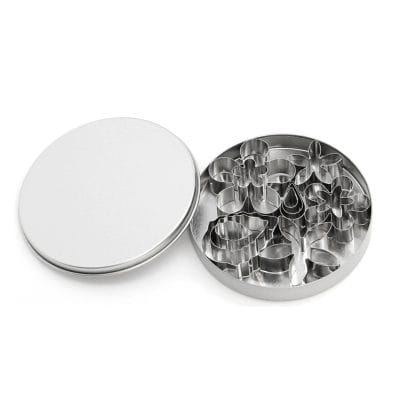 Stainless steel cookie cutter set with various flower and leaf shapes, ideal for baking and cake decorating. Perfect for creating themed cookies for special occasions.