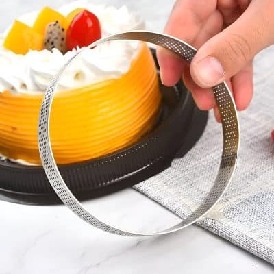Intricate cake decorating ring for smooth, precise frosting application on cakes and desserts.