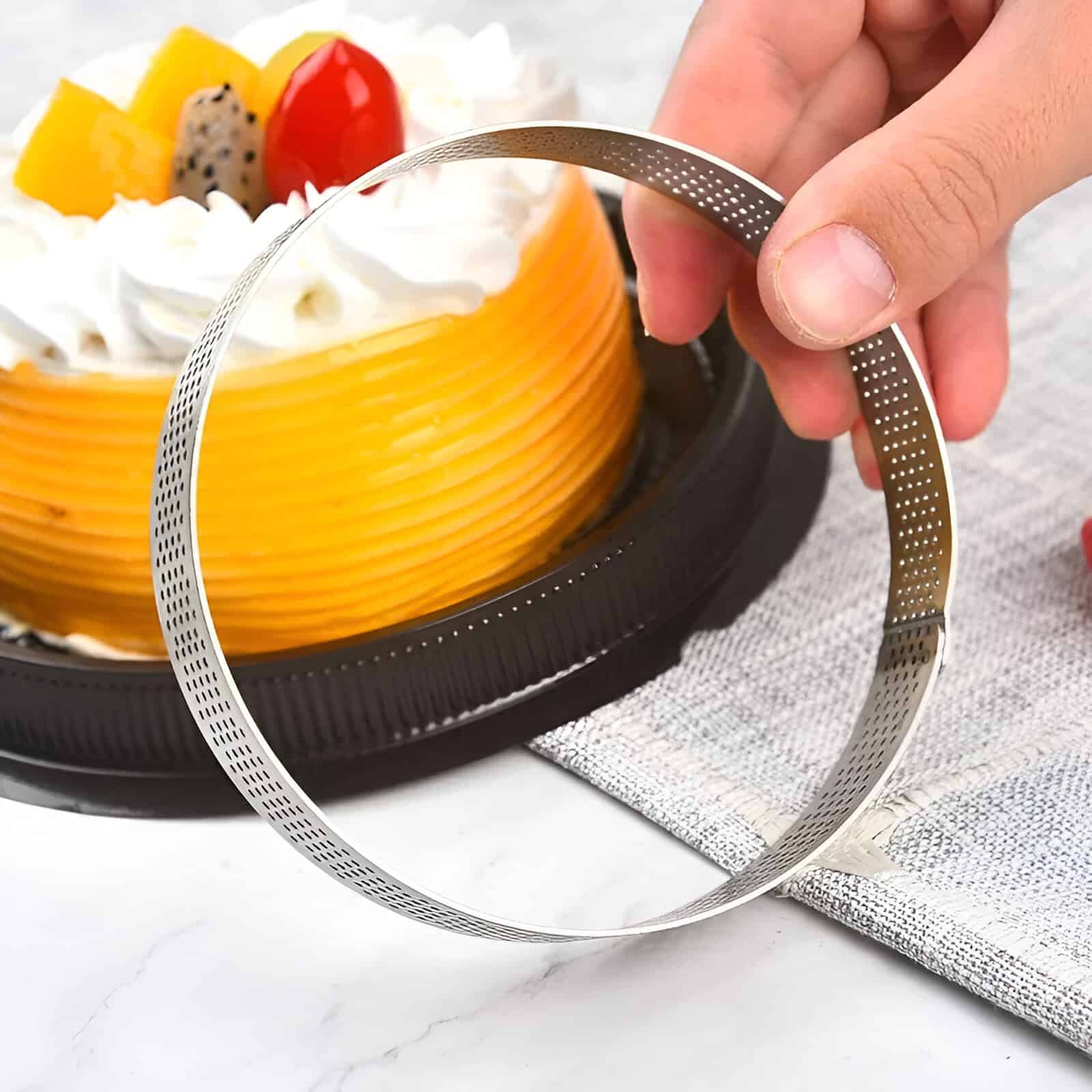 Intricate cake decorating ring for smooth, precise frosting application on cakes and desserts.