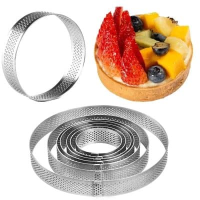 Stainless steel pastry ring molds with a fruit tart, industrial-sized baking rings, perfect for professional baking and dessert presentation.