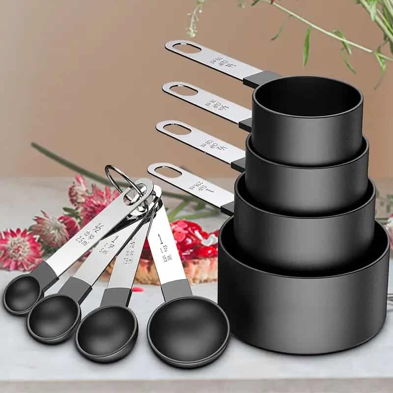 Measuring cups and spoons set for kitchen, black stacked bowls, cooking utensils, Mésures pour cuisine, professional kitchen tools, Monalisa Medical store.