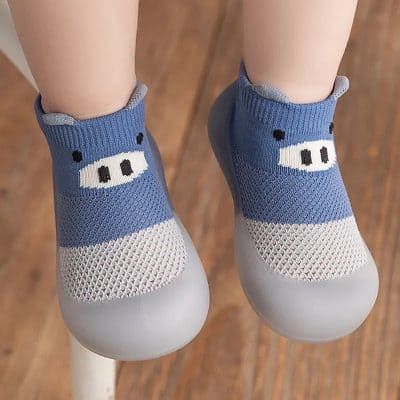 Soft toddler socks with pig face pattern for kids, comfortable and cute, perfect for everyday wear and eye protection.