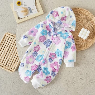 Fluffy children's hooded bathrobe with colorful floral pattern, perfect for cozy comfort and style. Ideal for kids' loungewear, bath time, or casual wear, made from soft, absorbent fabric for ultimate comfort.