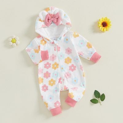 Soft baby onesie with floral pattern and hood featuring pink bow, ideal for newborns and infants, made from comfortable, breathable fabric. Perfect for spring and summer wear.