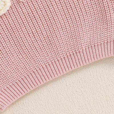 Soft pink knitted beanie hat with a textured pattern, perfect for stylish warmth and comfort. Ideal for casual wear and outdoor activities, blending fashion with function.