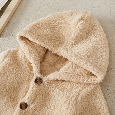 Soft beige plush hoodie with buttons, cozy and stylish, perfect for cold weather. Ideal for women and teens seeking comfortable, trendy loungewear for casual outings or relaxing at home.