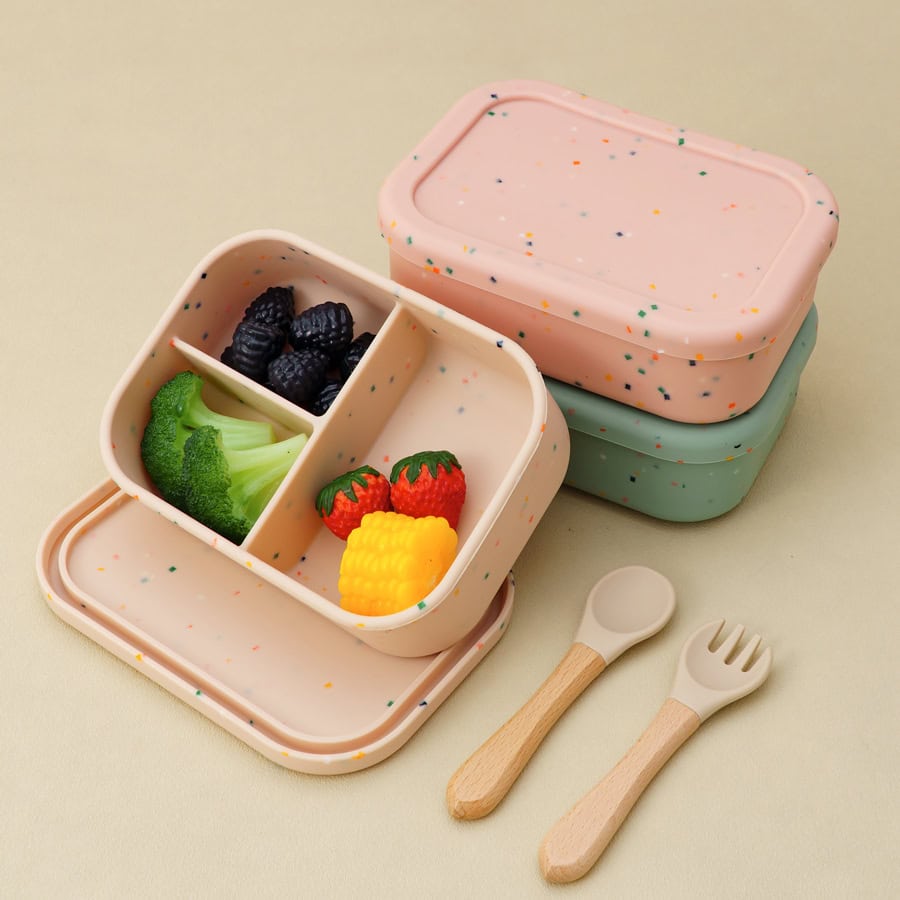 Hexagonal educational food containers for kids, with wooden utensils, containing colorful plastic fruits and vegetables, ideal for school lunches and healthy eating, from Monalisa Store.