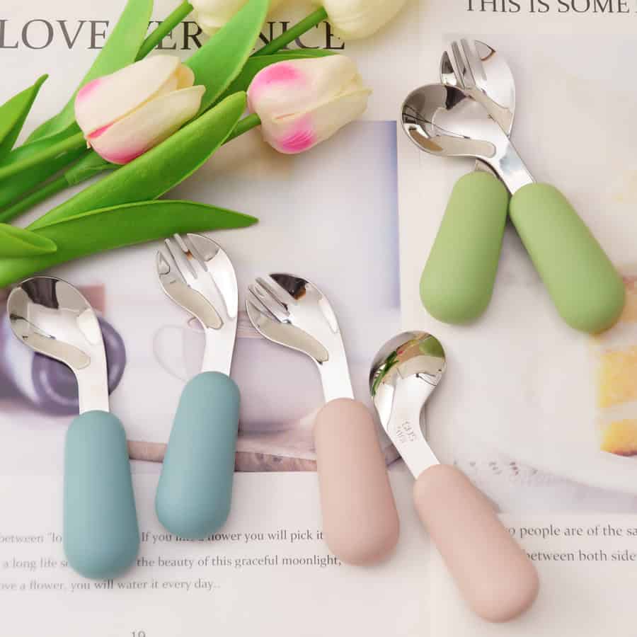 Silicone-tongue-scrapers-for-oral-health-soft-feeling-optical-makeover-monalisa-store.