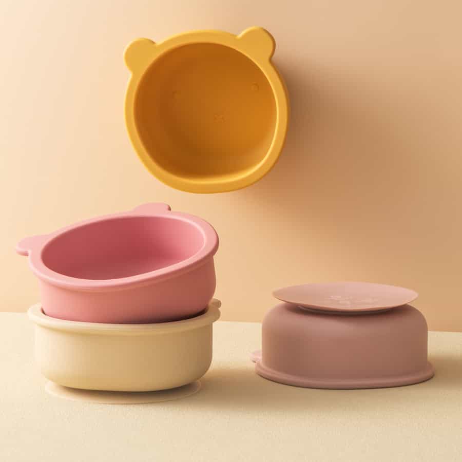 Pink and yellow bear-shaped silicone food storage containers with lids, ideal for eco-friendly meals and snacks, featuring playful bear design for kids and adults.