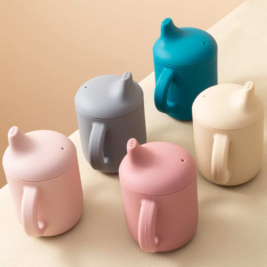 Cute pig-shaped humidifiers in pastel colors for home or office, designed for air moisturizing and health benefits. Perfect for adding a playful touch to your space.