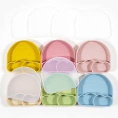Colorful plastic divided plates with rainbow design, ideal for children’s meals, perfect for fun and functional dining experience.